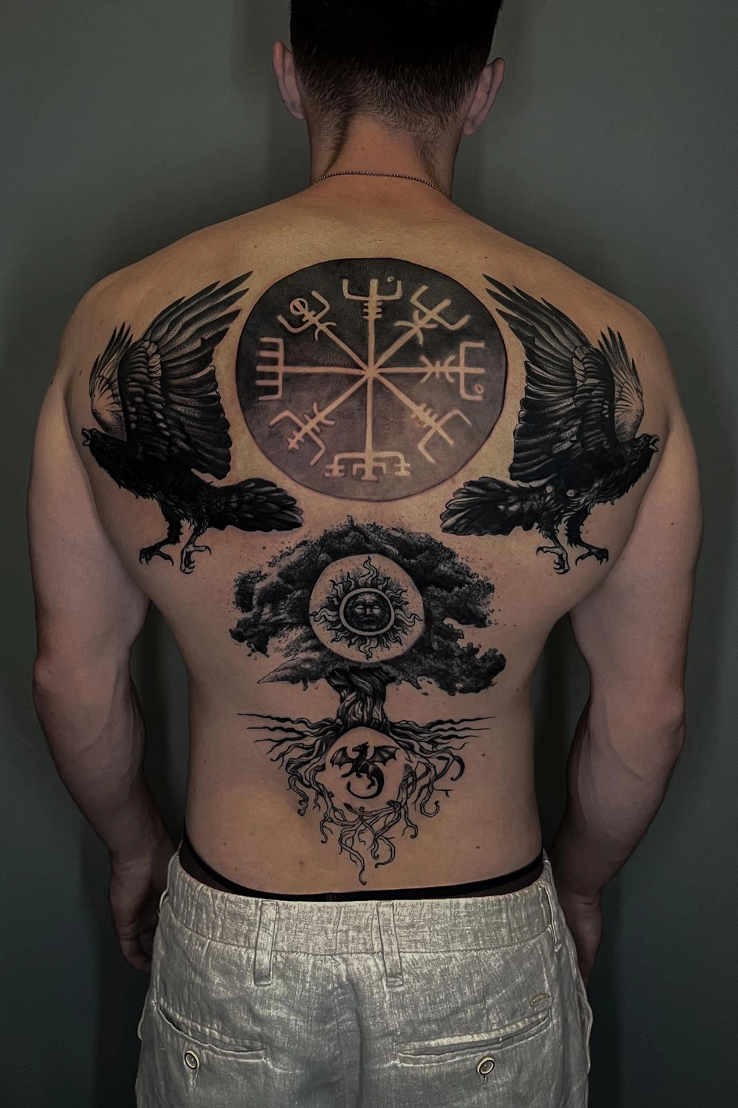 Tatuaggio realistico Rimini Black Swan Tattoo studio ink disegno personalizzato corpo arte